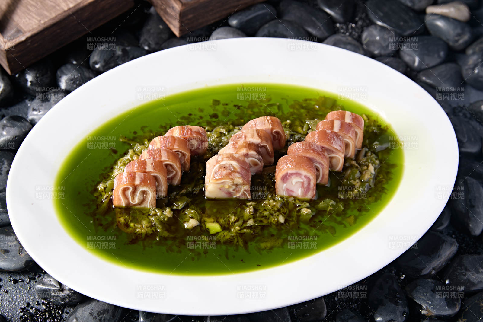 青葱葱油油浸猪耳丝卷切片图片