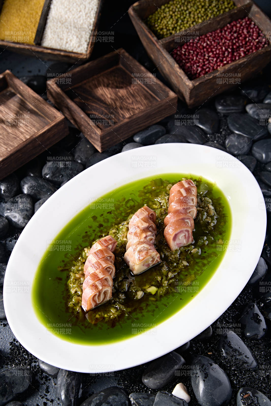 青葱葱油油浸猪耳丝卷切片图片