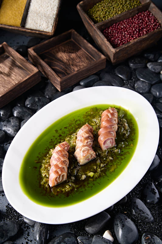 青葱葱油油浸猪耳丝卷切片图片