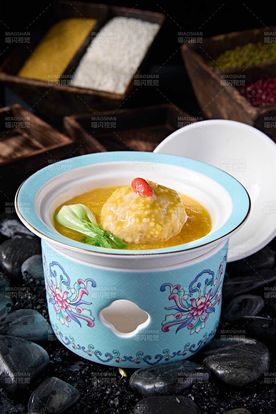狮子头配金瓜黍米粥图片