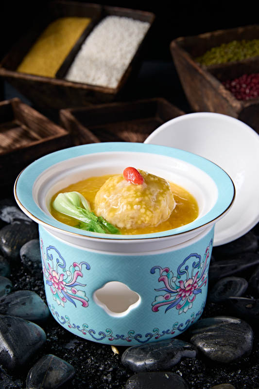 狮子头配金瓜黍米粥图片