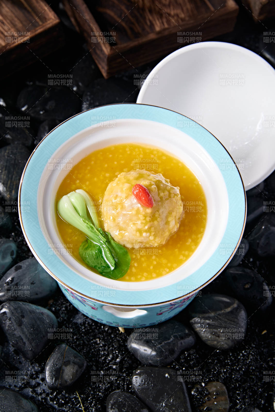狮子头配金瓜黍米粥图片