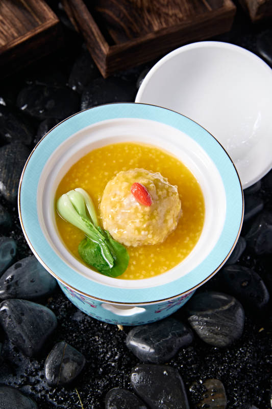 狮子头配金瓜黍米粥图片