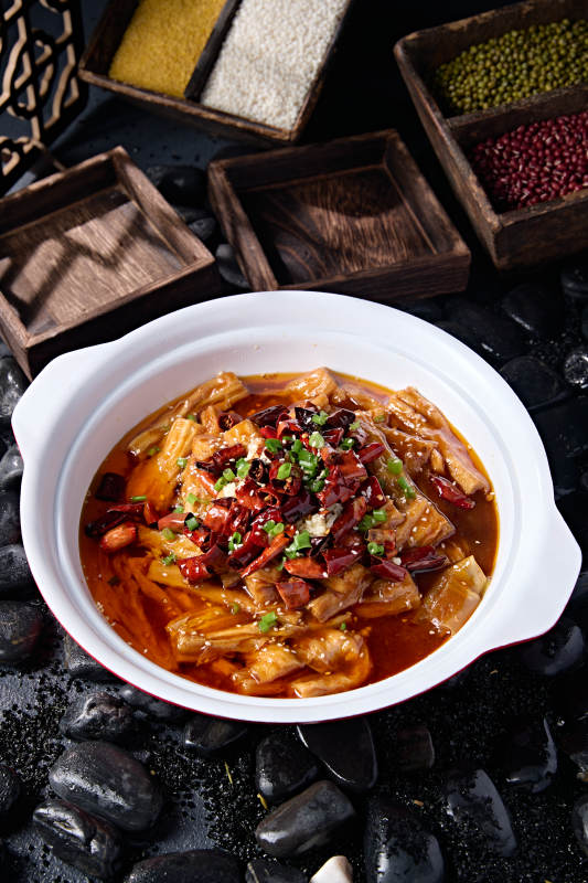 川香水煮香辣腐竹图片