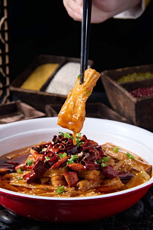 川香水煮香辣腐竹图片