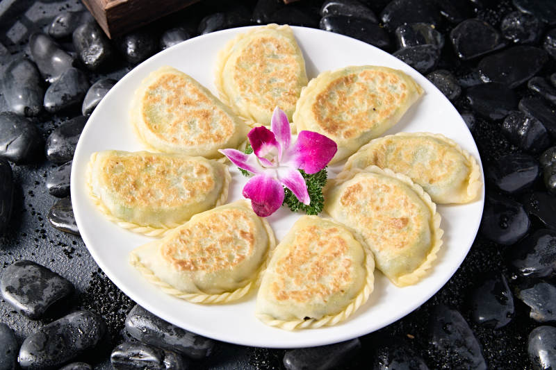 传统面食小吃韭菜盒子图片