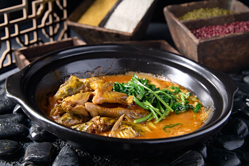 美味石锅炖嘎鱼图片