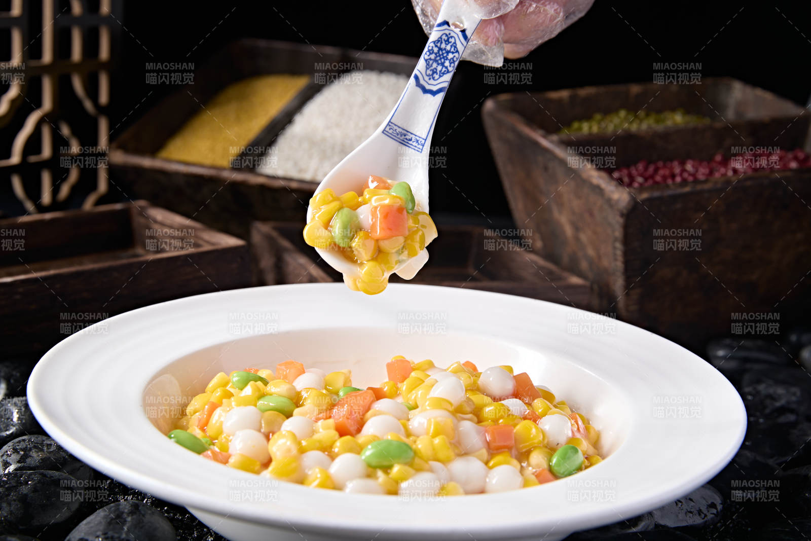 糖水青豆芋圆玉米粒胡萝卜丁图片