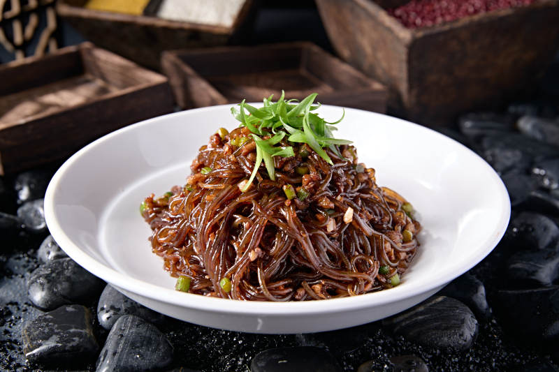 蚂蚁上树肉沫葱香炒水晶粉图片