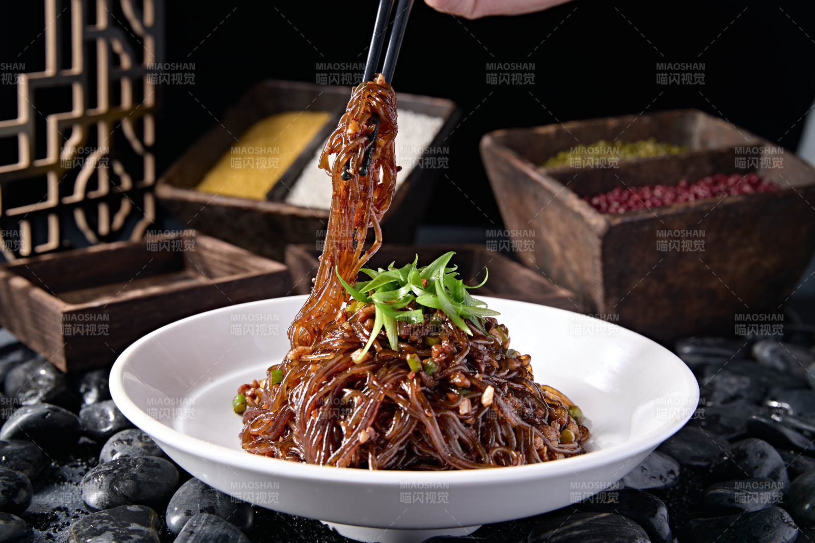 蚂蚁上树肉沫葱香炒水晶粉图片