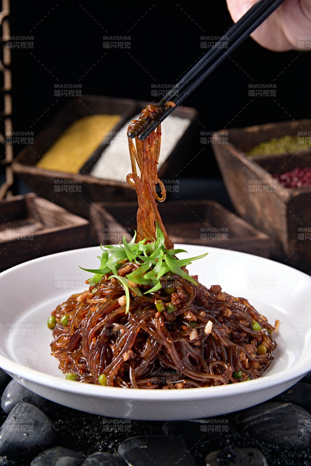 蚂蚁上树肉沫葱香炒水晶粉图片