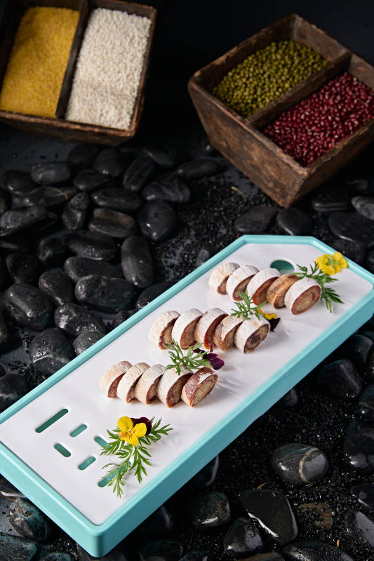 精美凉菜柿饼子核桃仁卷图片