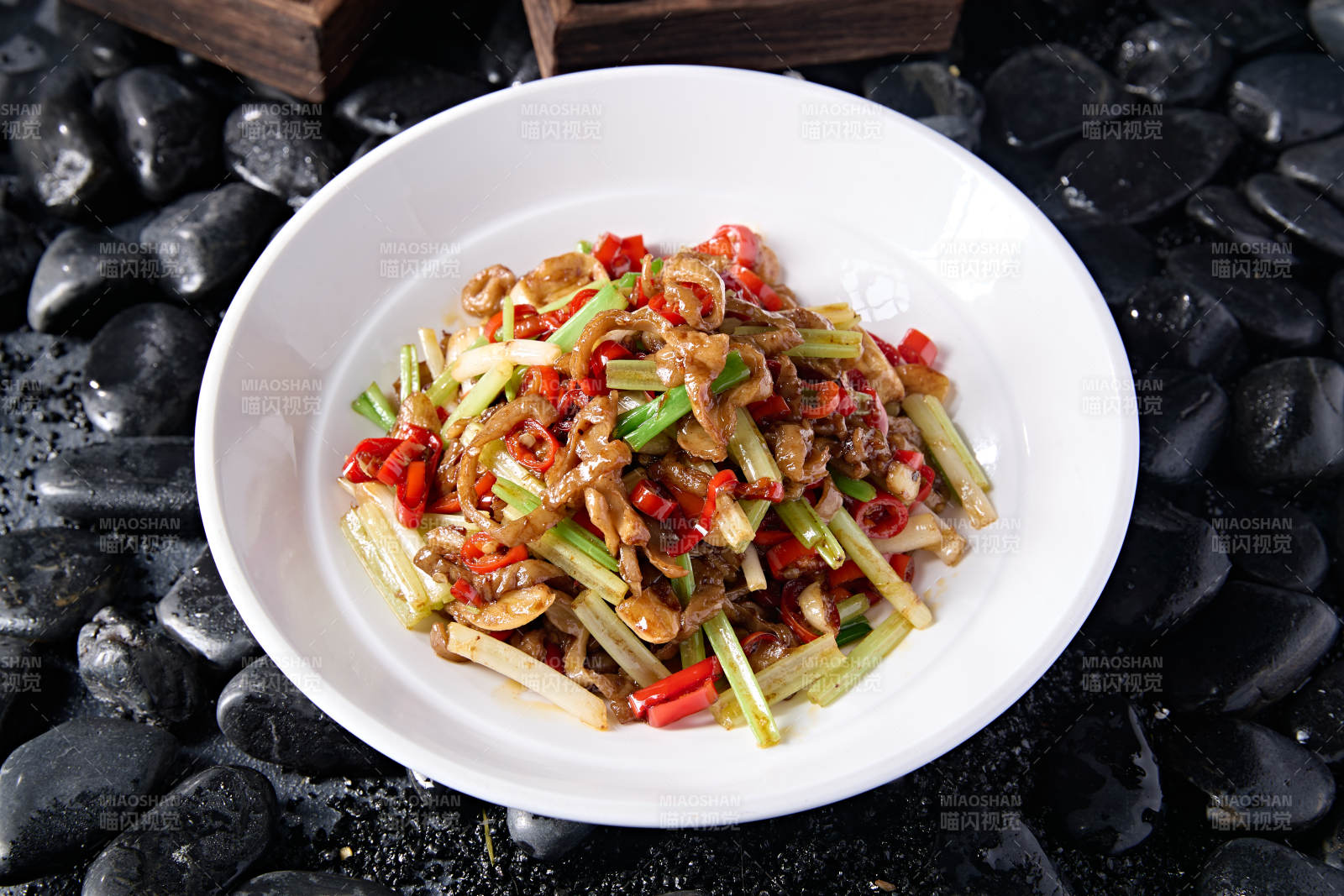 湘味小炒米椒蒜薹西芹蒜炒肥肠丝图片