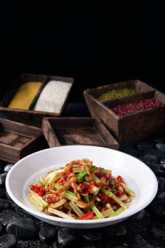 湘味小炒米椒蒜薹西芹蒜炒肥肠丝图片