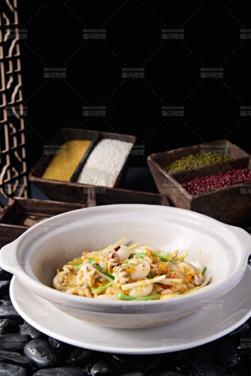 石锅葱香煲墨鱼图片