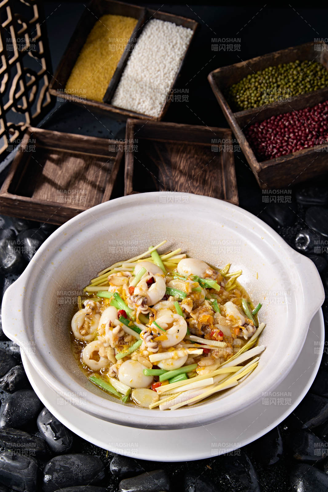 石锅葱香煲墨鱼图片