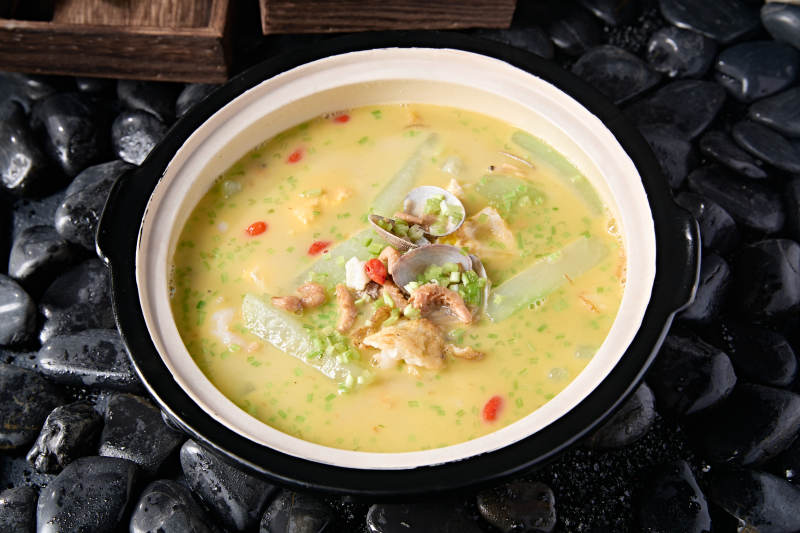 浓汤砂锅小海鲜丝瓜块图片