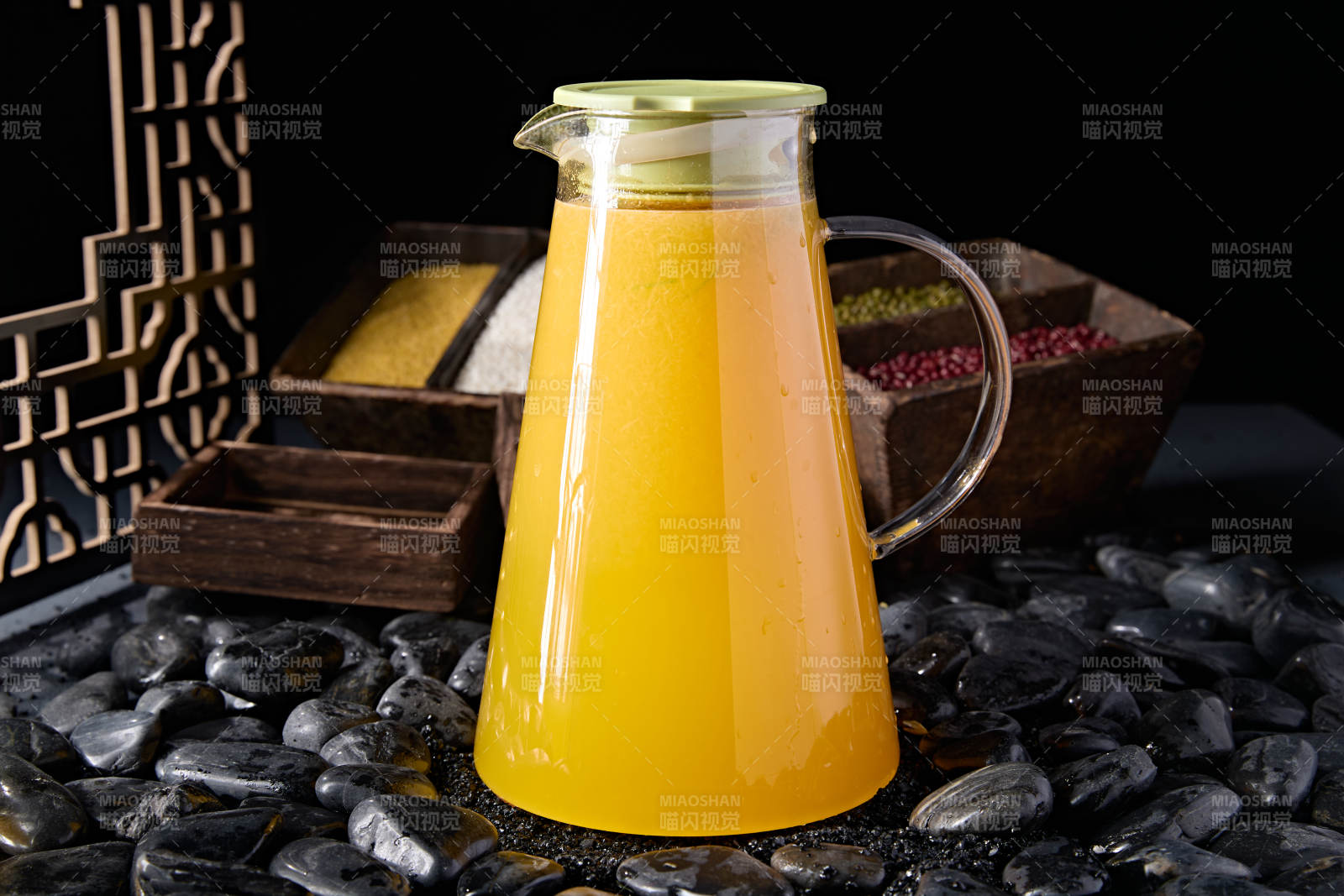 美味果汁鲜榨柳橙汁图片