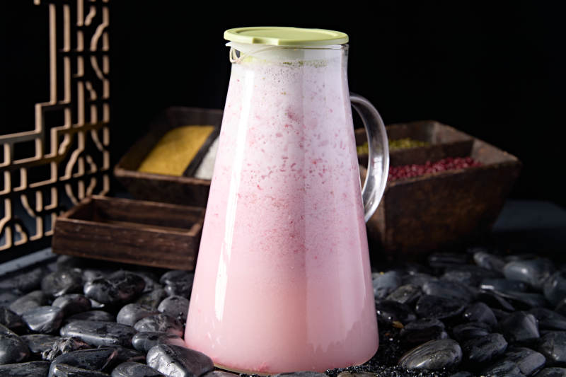 美味樱花雨草莓冰沙图片