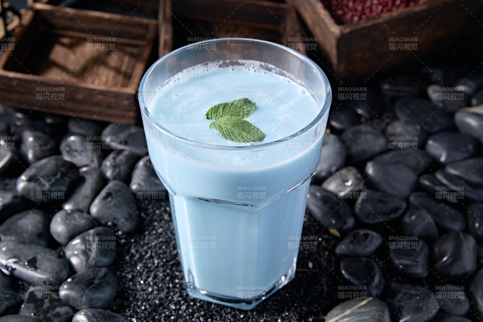 鲜榨蝶豆花米糊热饮图片