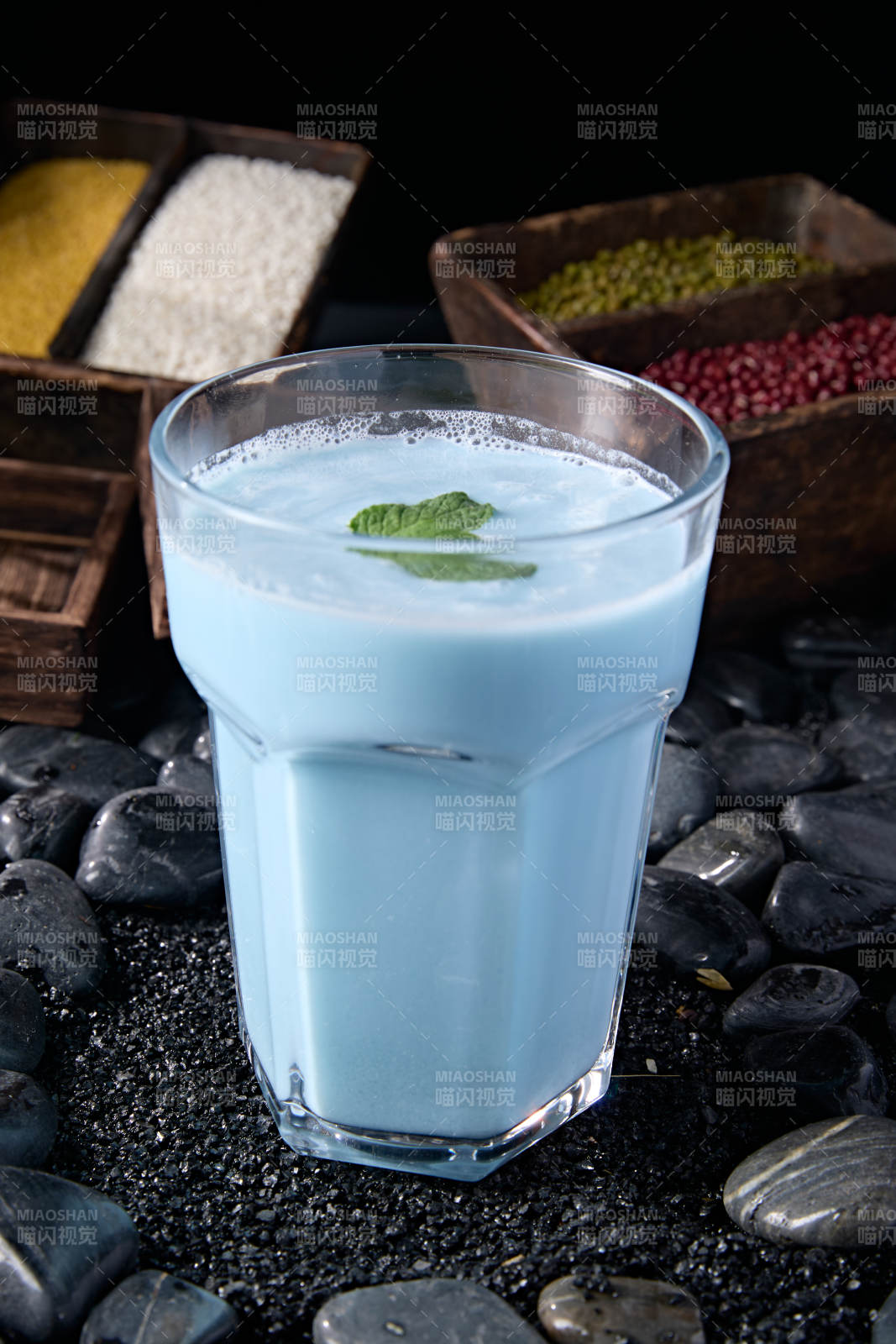 鲜榨蝶豆花米糊热饮图片