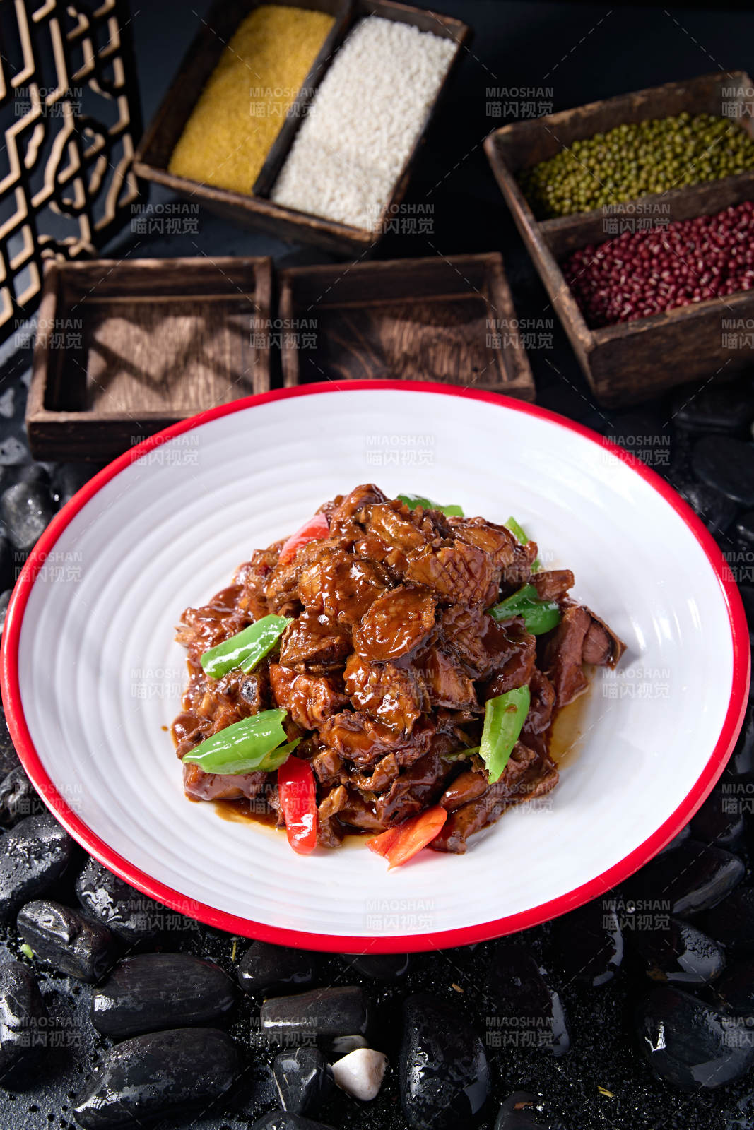 鲜鲍鱼红烧土鸡块图片