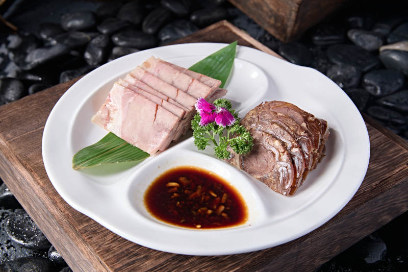 精美凉菜蘸汁压肉肘花双拼图片