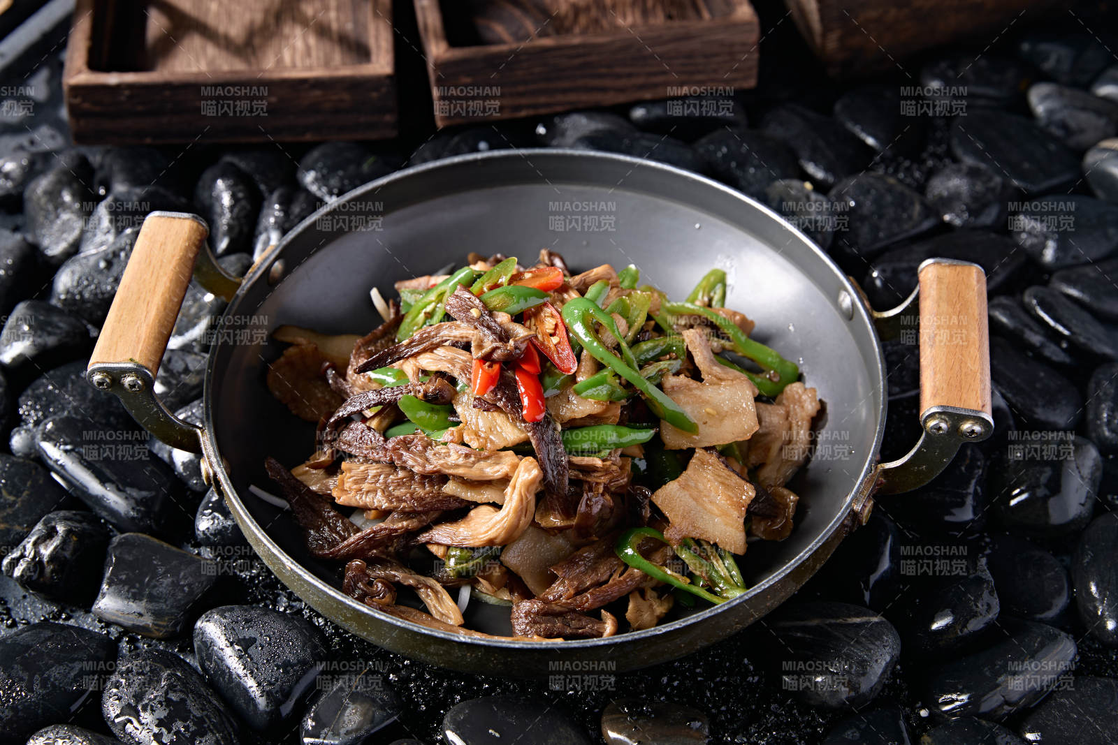 锅仔杭椒五花肉山珍菌图片