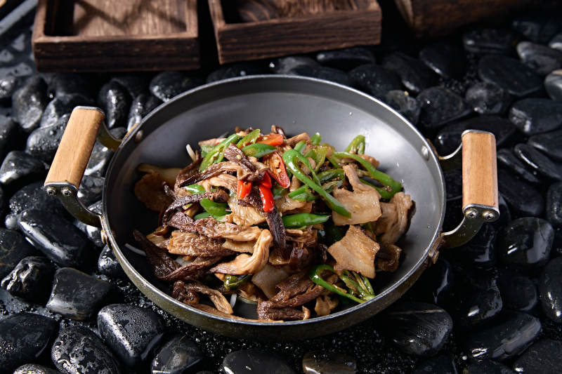 锅仔杭椒五花肉山珍菌图片