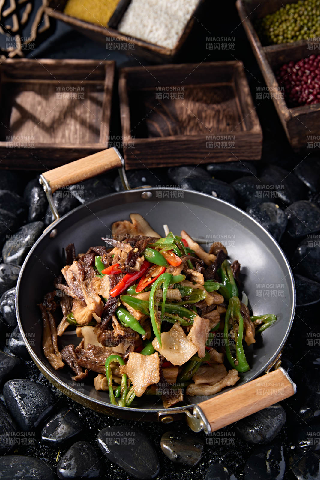 锅仔杭椒五花肉山珍菌图片