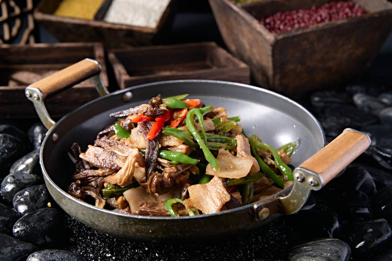 锅仔杭椒五花肉山珍菌图片