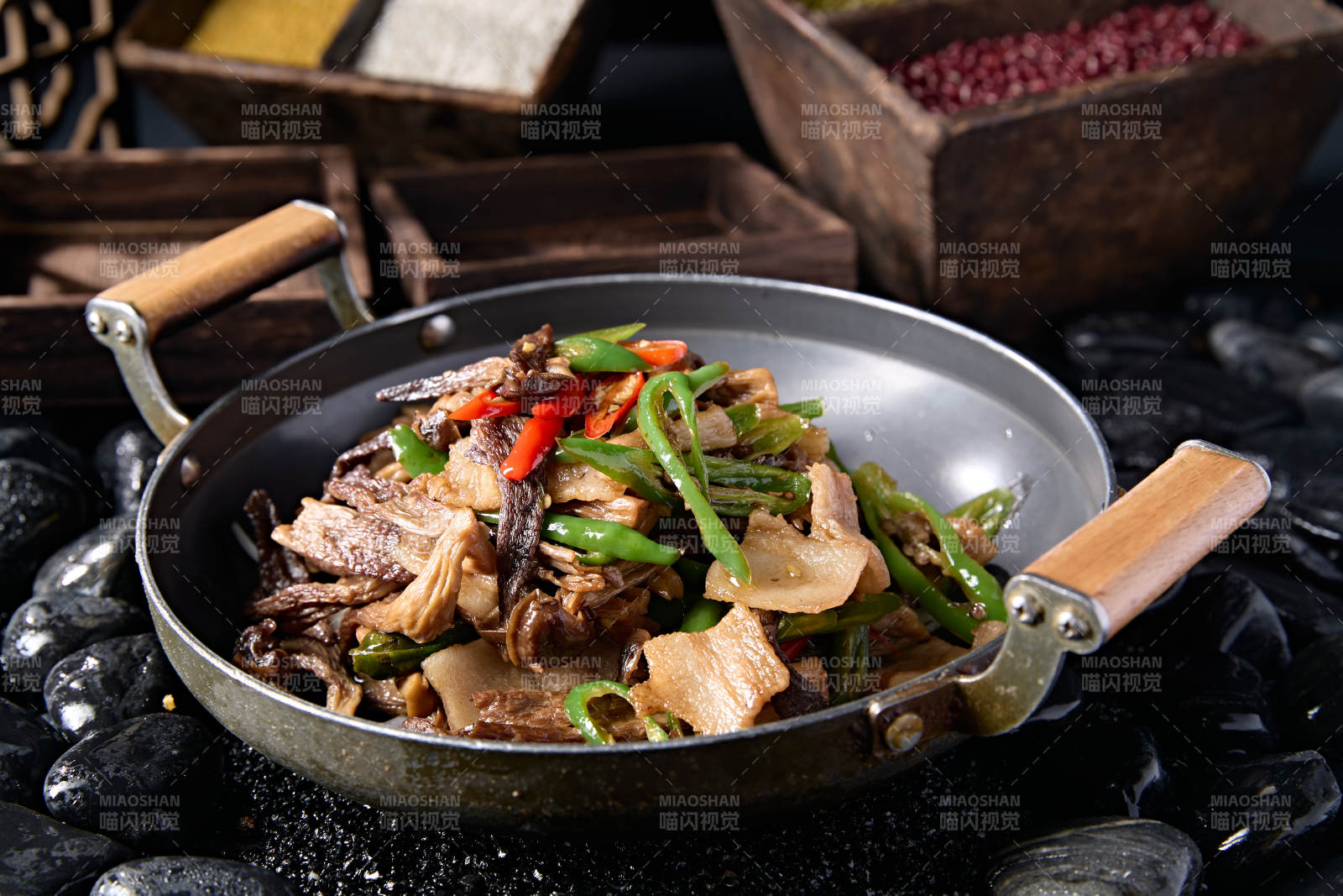 锅仔杭椒五花肉山珍菌图片