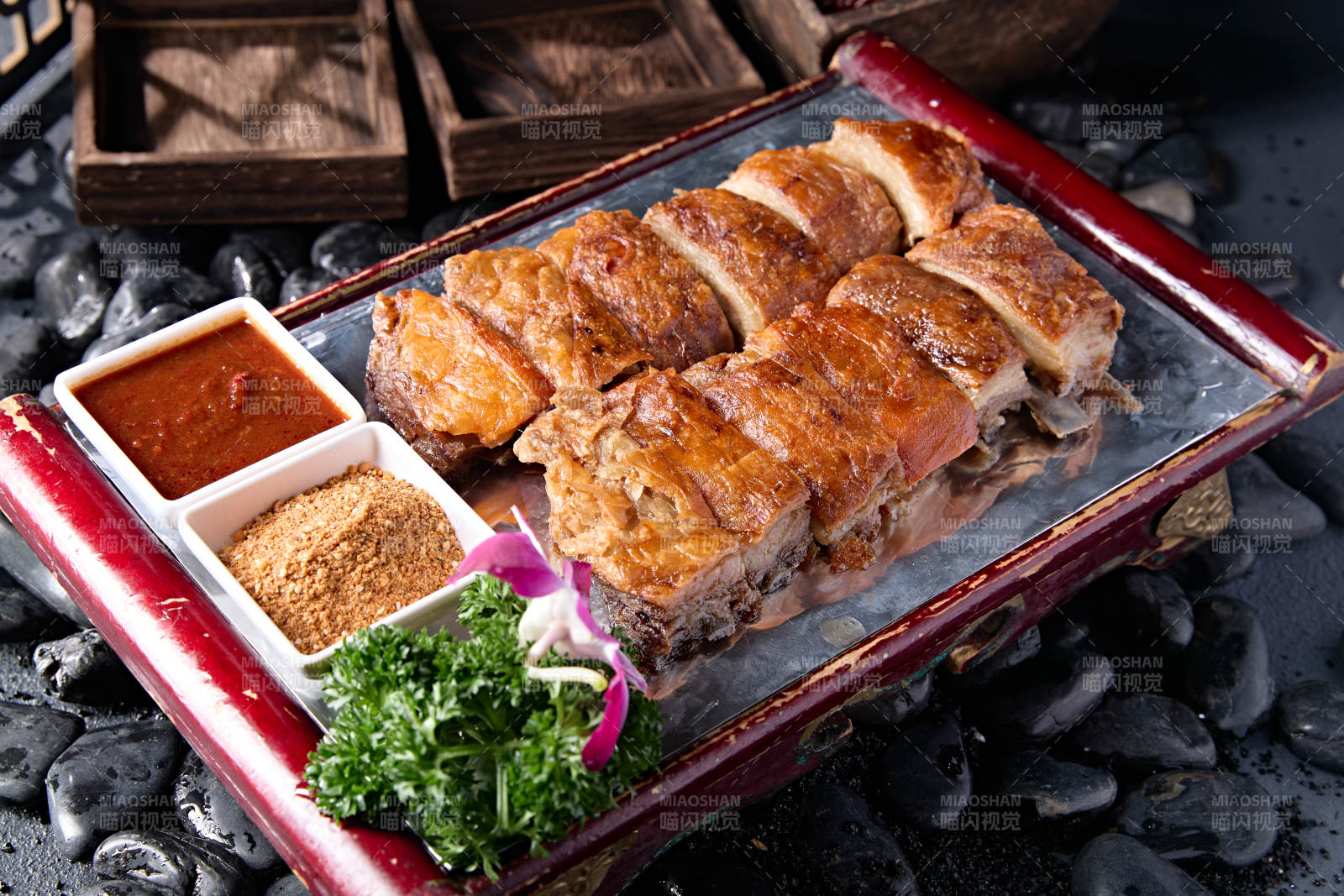 婚宴菜肴碳烤羊排图片