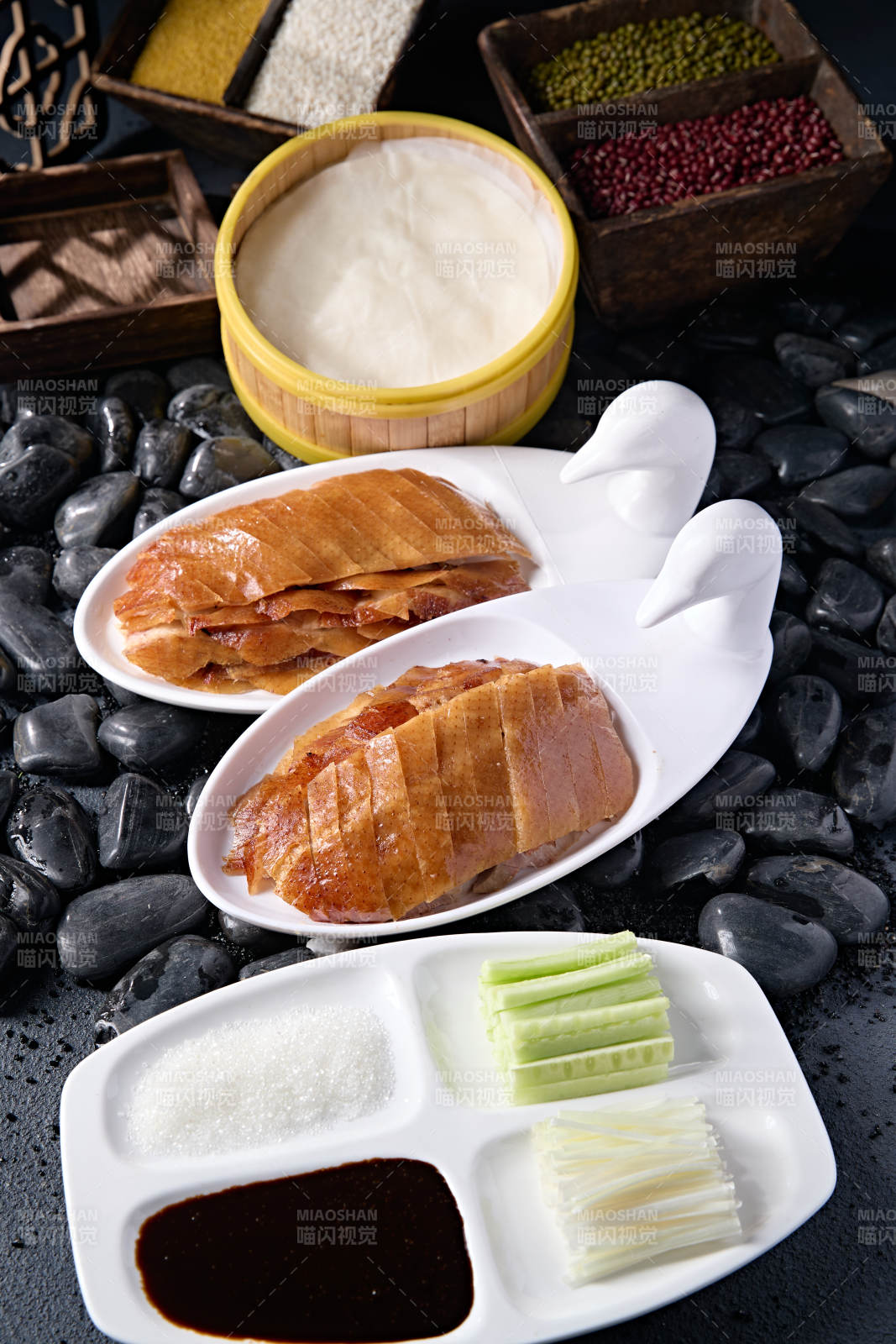 京味果木炭烤鸭配博饼图片