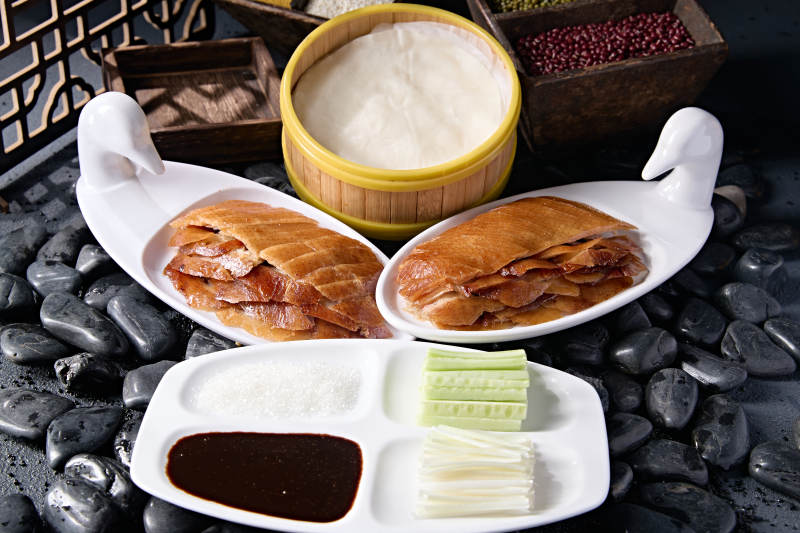 京味果木炭烤鸭配博饼图片