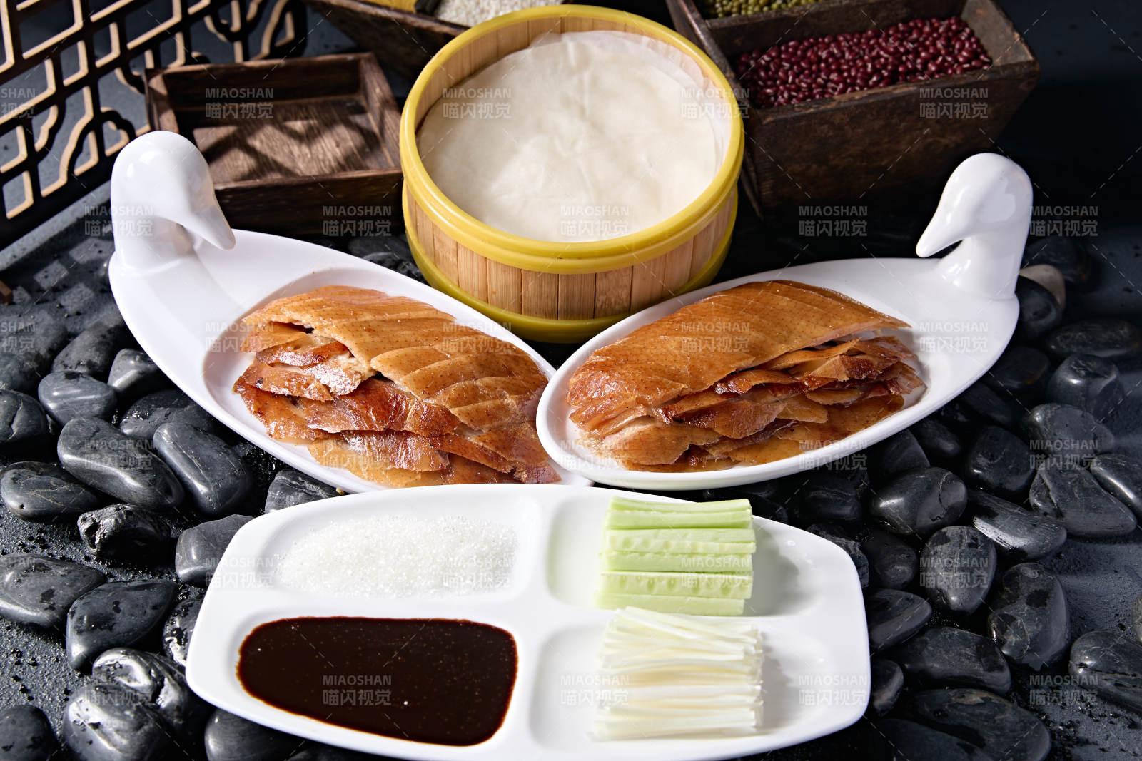 京味果木炭烤鸭配博饼图片