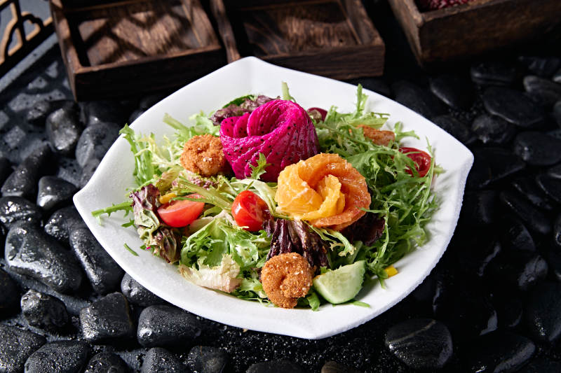 三文鱼时蔬果蔬大拌菜图片