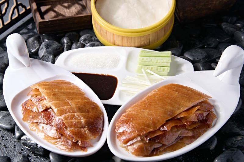 京味果木炭烤鸭配博饼图片