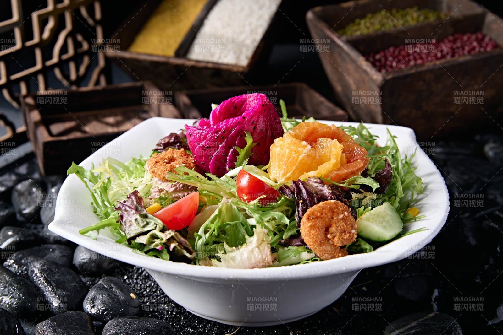 三文鱼时蔬果蔬大拌菜图片