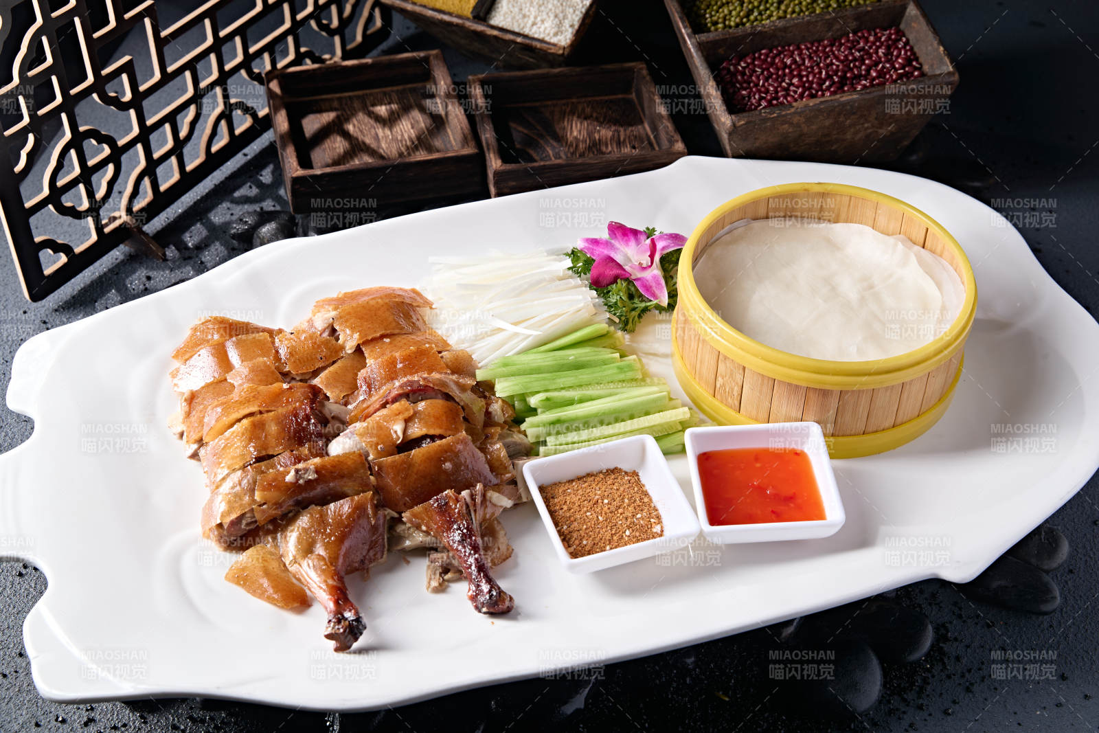 京味果木炭烤鸭配博饼图片