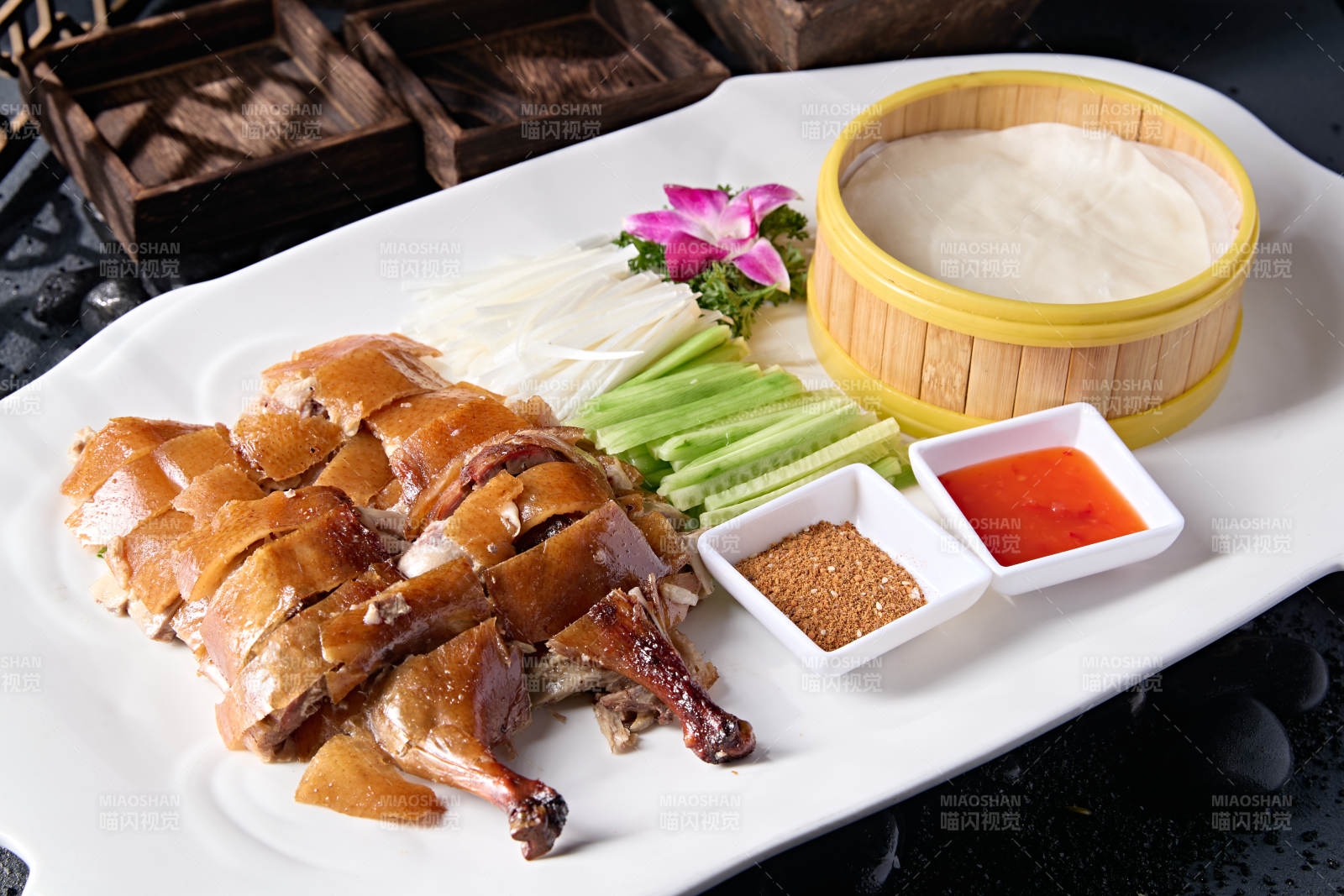 京味果木炭烤鸭配博饼图片