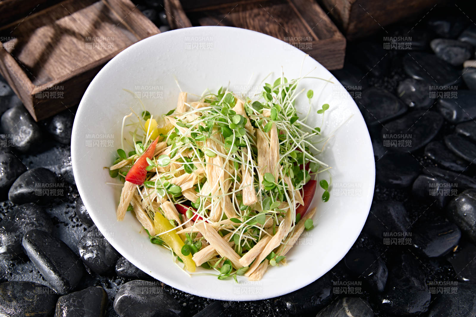 美味凉菜彩椒腐竹拌豆苗图片