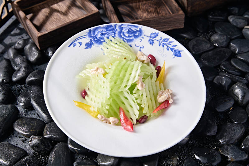 精美凉菜红豆芦笋彩椒拌桃仁图片