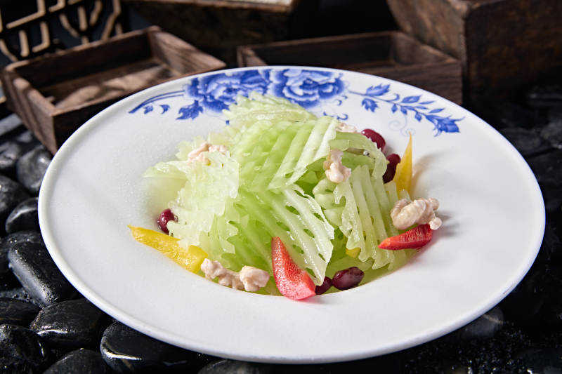 精美凉菜红豆芦笋彩椒拌桃仁图片