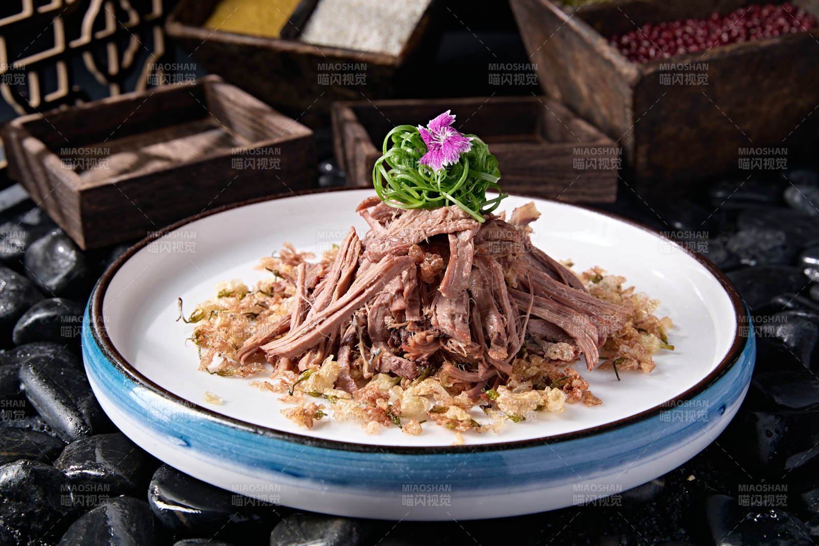 美味凉菜手撕骡子肉图片