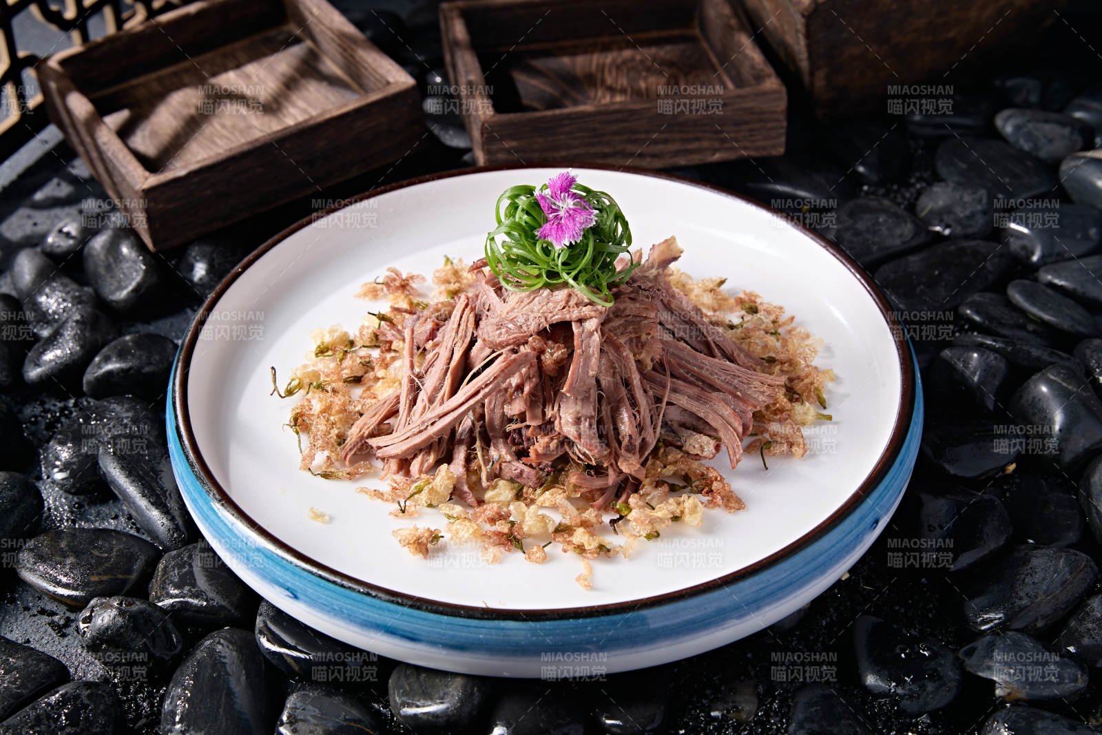 美味凉菜手撕骡子肉图片