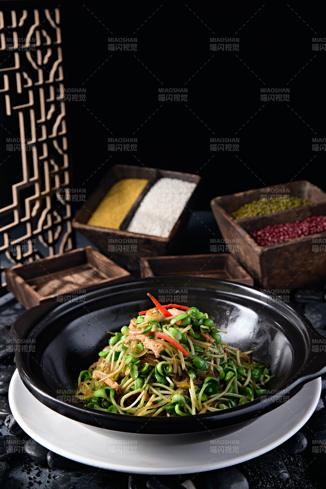 砂锅绿豆芽水晶粉彩椒煲肉丝图片