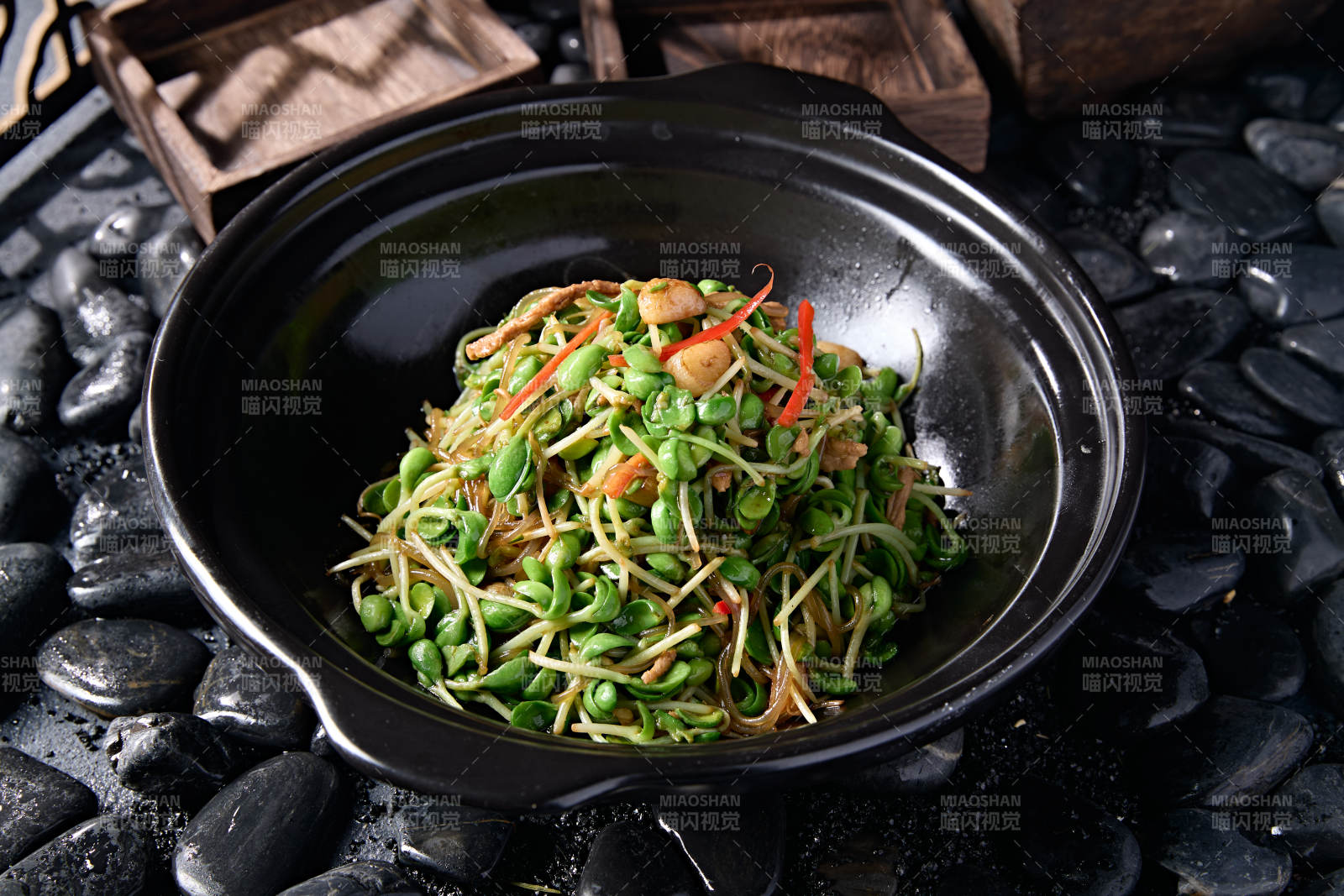 砂锅绿豆芽水晶粉彩椒煲肉丝图片