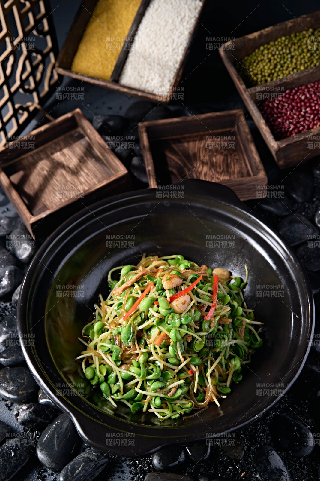 砂锅绿豆芽水晶粉彩椒煲肉丝图片