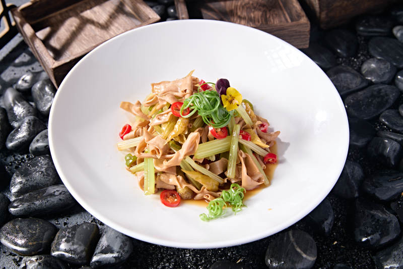 浇汁米椒西芹拌鹅肠图片